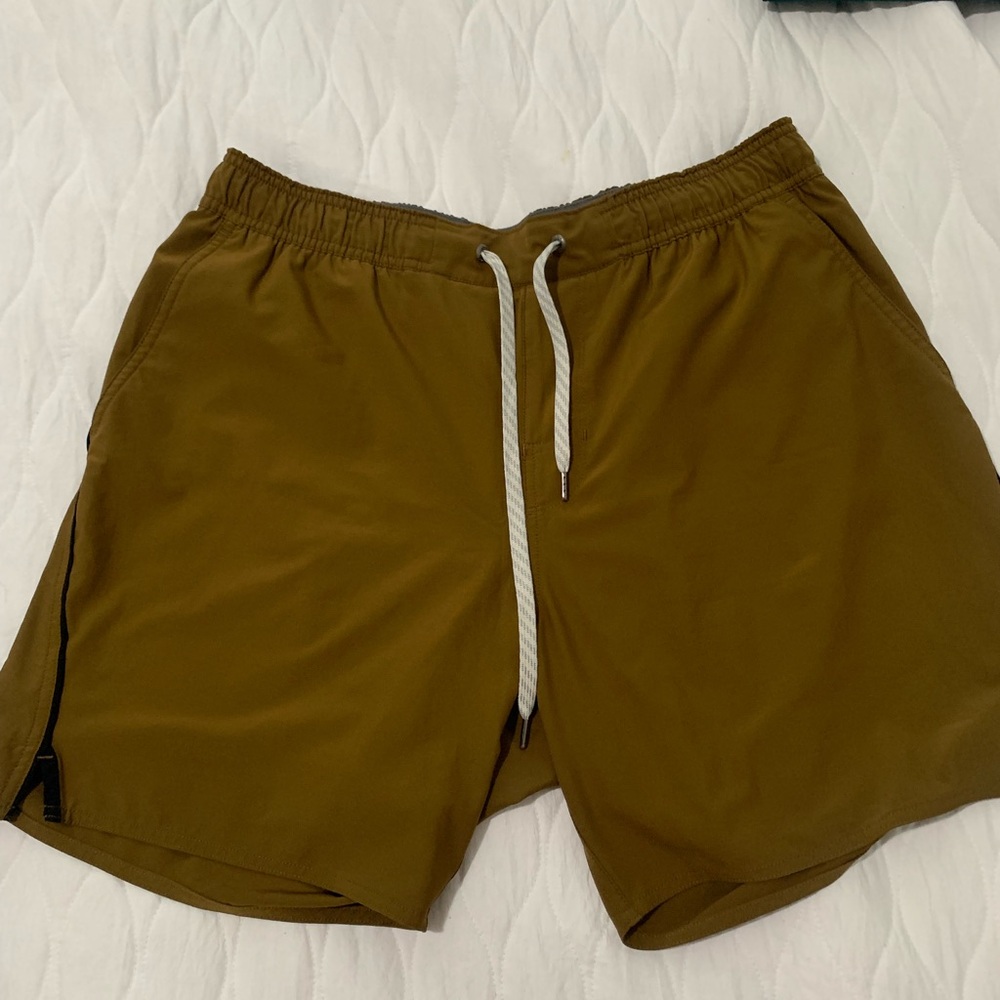 Men Vuori shorts with underwear liner